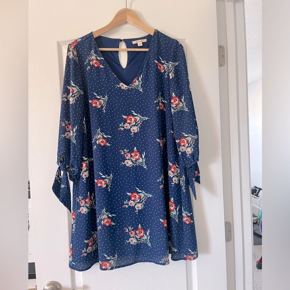 miami Dresses & Skirts - Blue floral Miami long sleeve dress size small